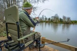 Korum S23 Accessory Chair Deluxe 11 Korum S23 Accessory Chair Deluxe -Sportvisserserdenhaag Winkel k0300023 accessory chair s23 deluxe ls 02