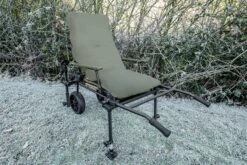 Korum Universal Waterproof Chair Cover -Sportvisserserdenhaag Winkel k0300025 universal waterproof chair cover ls 01